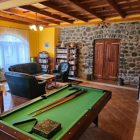 Derus Domb Vendeghazak Holiday park *