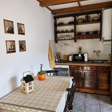 Derus Domb Vendeghazak